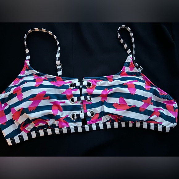 Bikini top never worn. - Picture 1 of 3